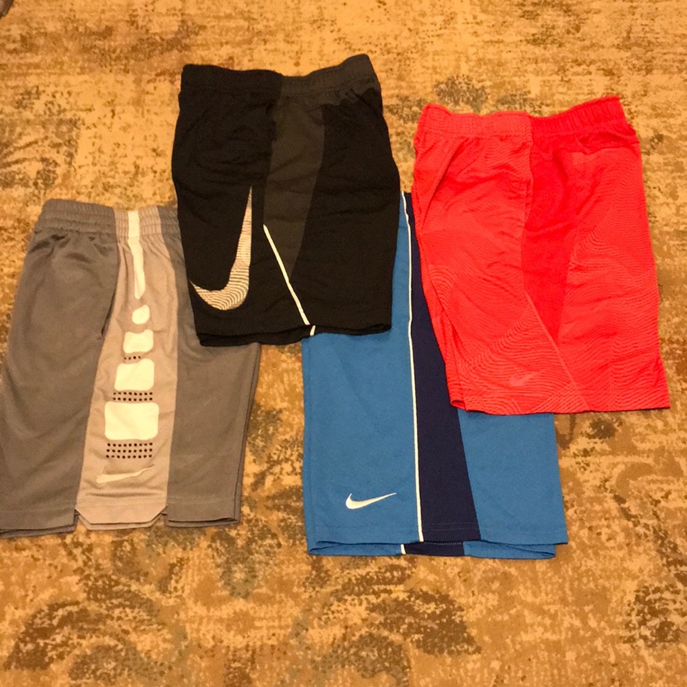 Nike big boys shorts bundle, size md